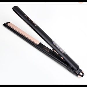 Foxybae rose gold straightener new in box